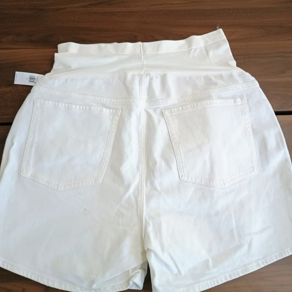 Old Navy Women's Cream Maturity Shorts - Picture 5 of 6
